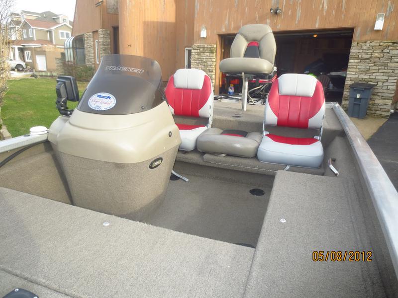 2000 Bass Tracker Pro Team 175 Special Edition powerboat for sale in