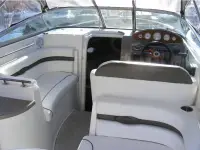 Rinker 260 Express Cruiser 
