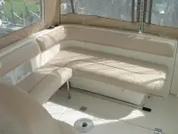 Larson 310 Cabrio MidCabin