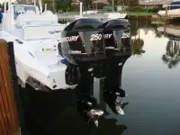 Glasstream 328 SCX Center Console w Bow Cuddy 