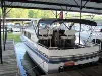Marinette 280 Express Cruiser 
