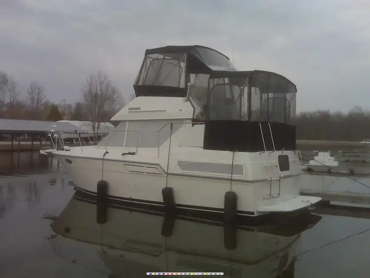 Carver 28 Flybridge Carver 28 Flybridge