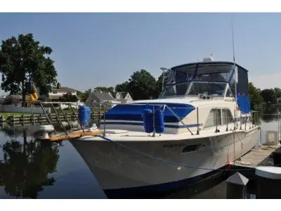 Chris Craft Catalina 35 ft catalina Aft cabin 