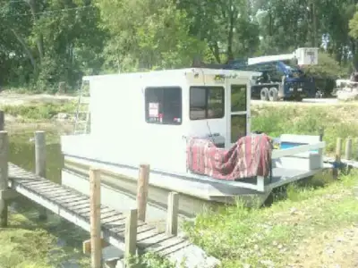 HOUSE BOAT 24 