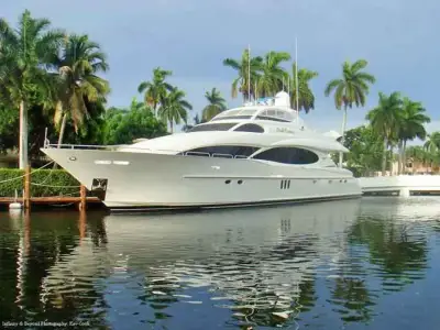 Lazzara Motor Yacht 