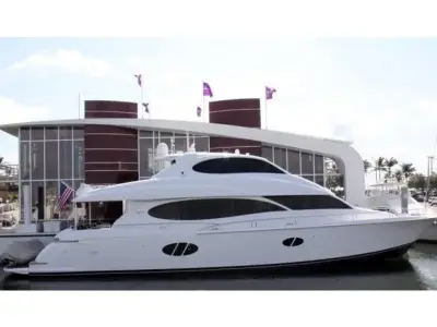 Lazzara 84 Motor Yacht 