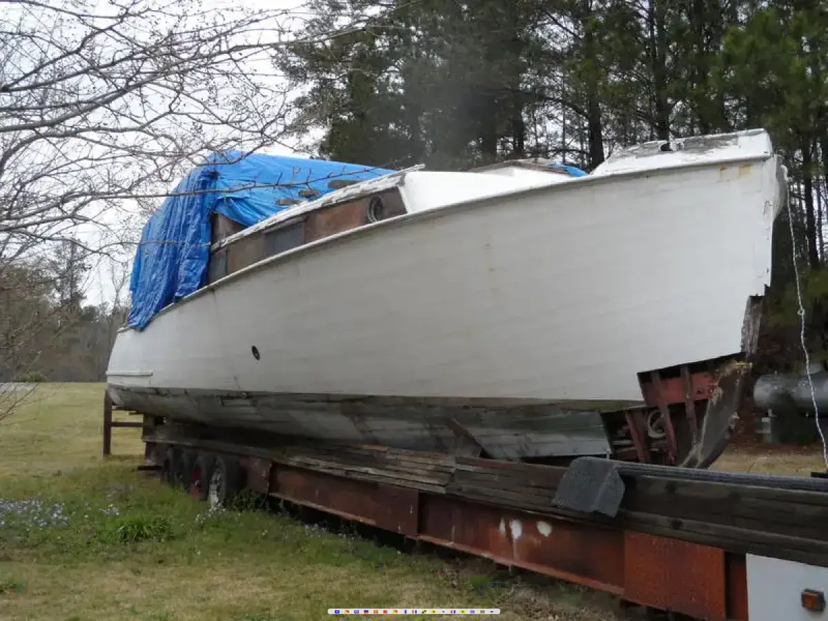 Matthews cabin cruiser Matthews cabin cruiser