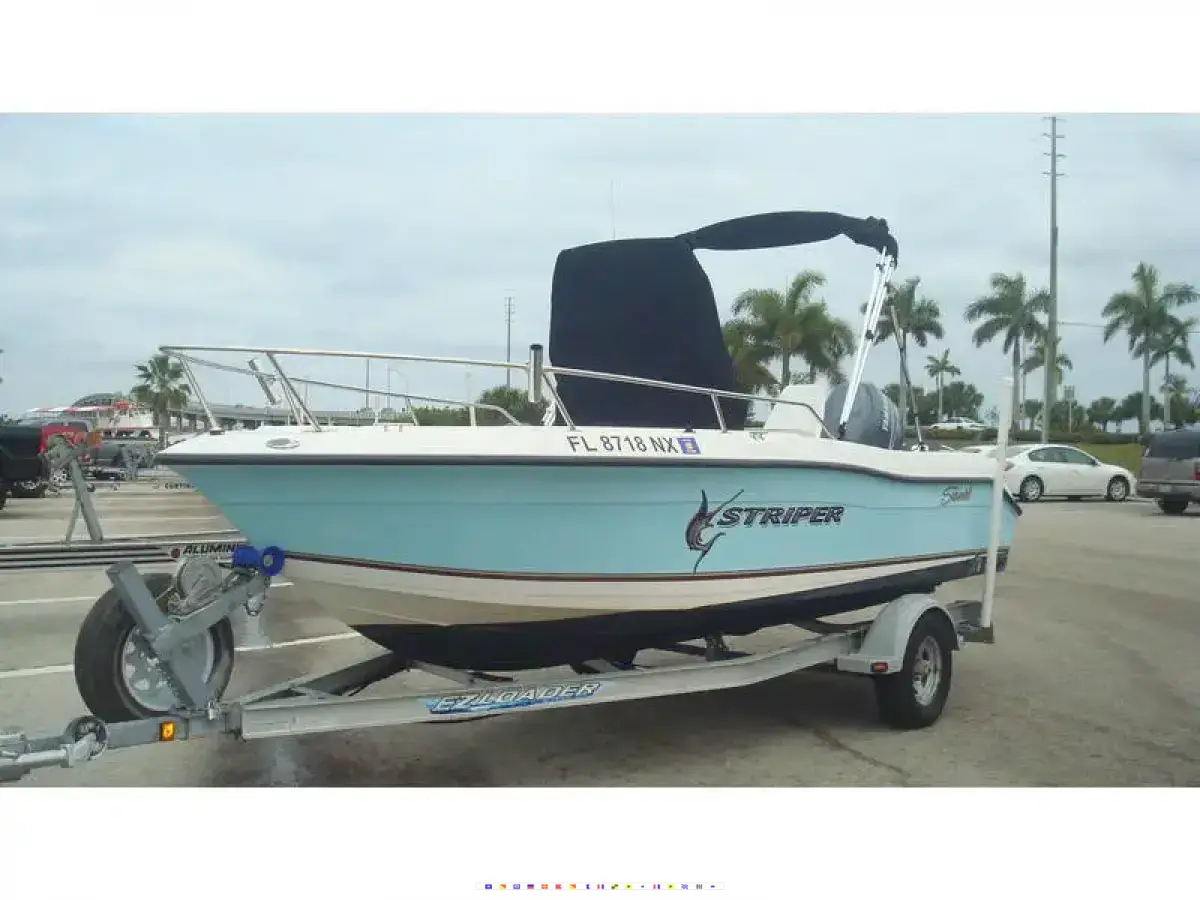 Sea Swirl Striper Center Console 1851 