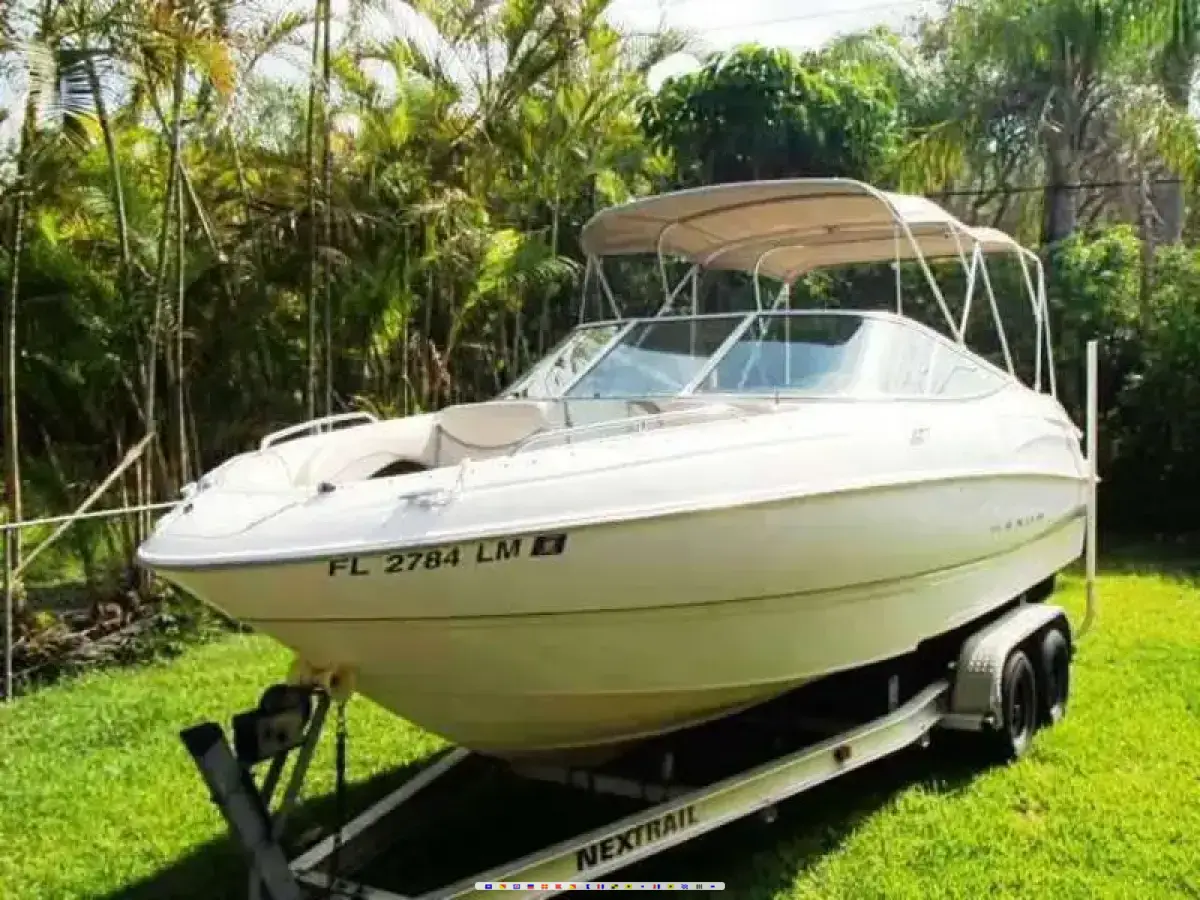 2000 Maxum 2300SR powerboat for sale in Florida
