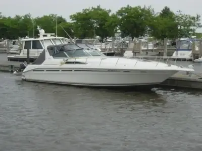 Sea Ray Express Cruiser