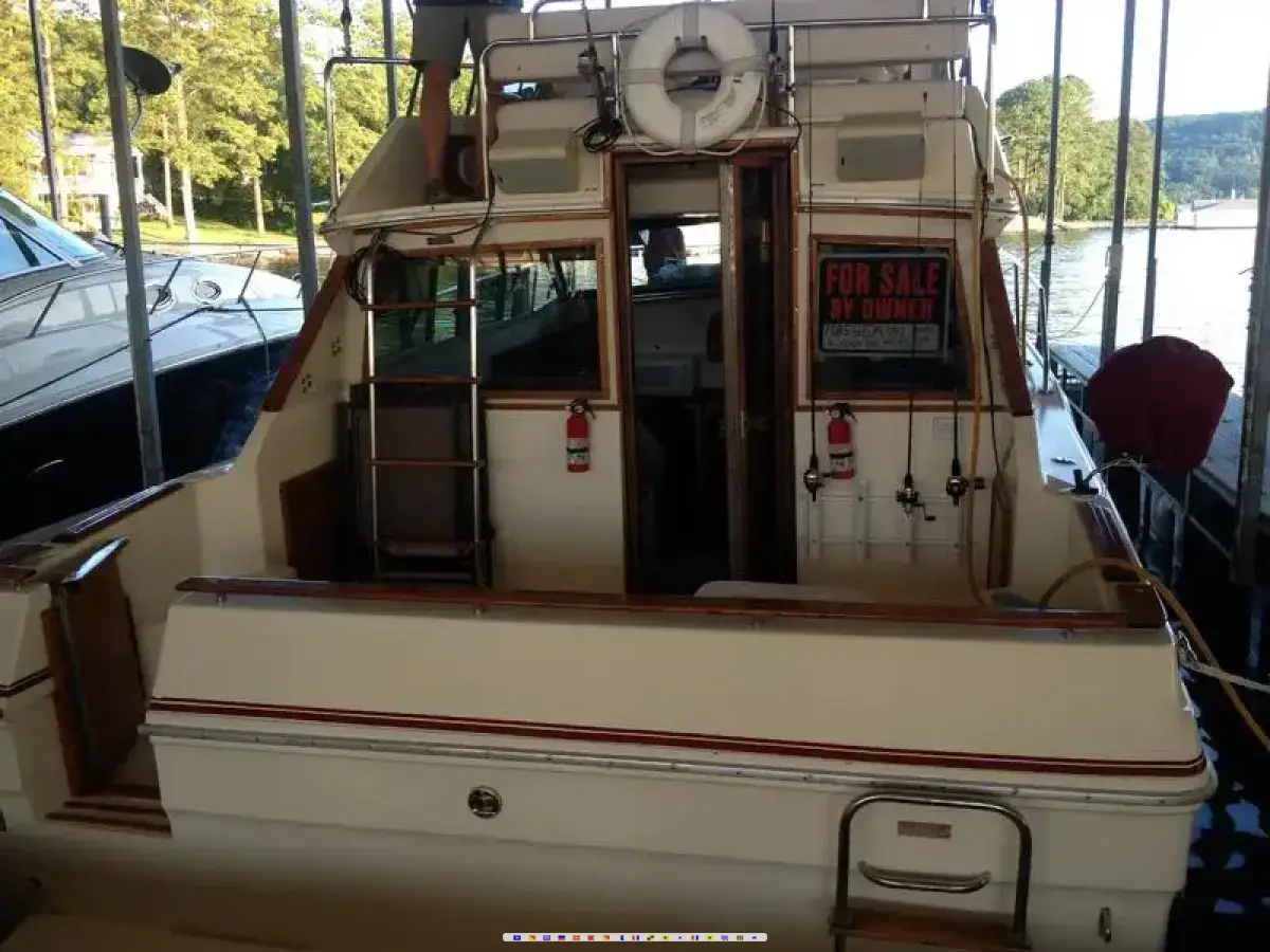 1985 Sea Ray 300 Sedan Bridge powerboat for sale in Alabama