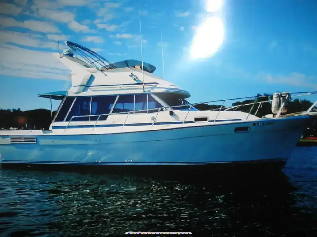 Bayliner 3218 Flybridge Motoryacht Bayliner 3218 Flybridge Motoryacht