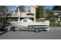 Chaparral 204 Walkaround Cuddy Cabin 