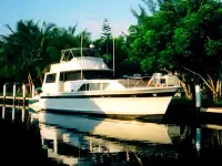 Chris Craft Flybridge Commander 