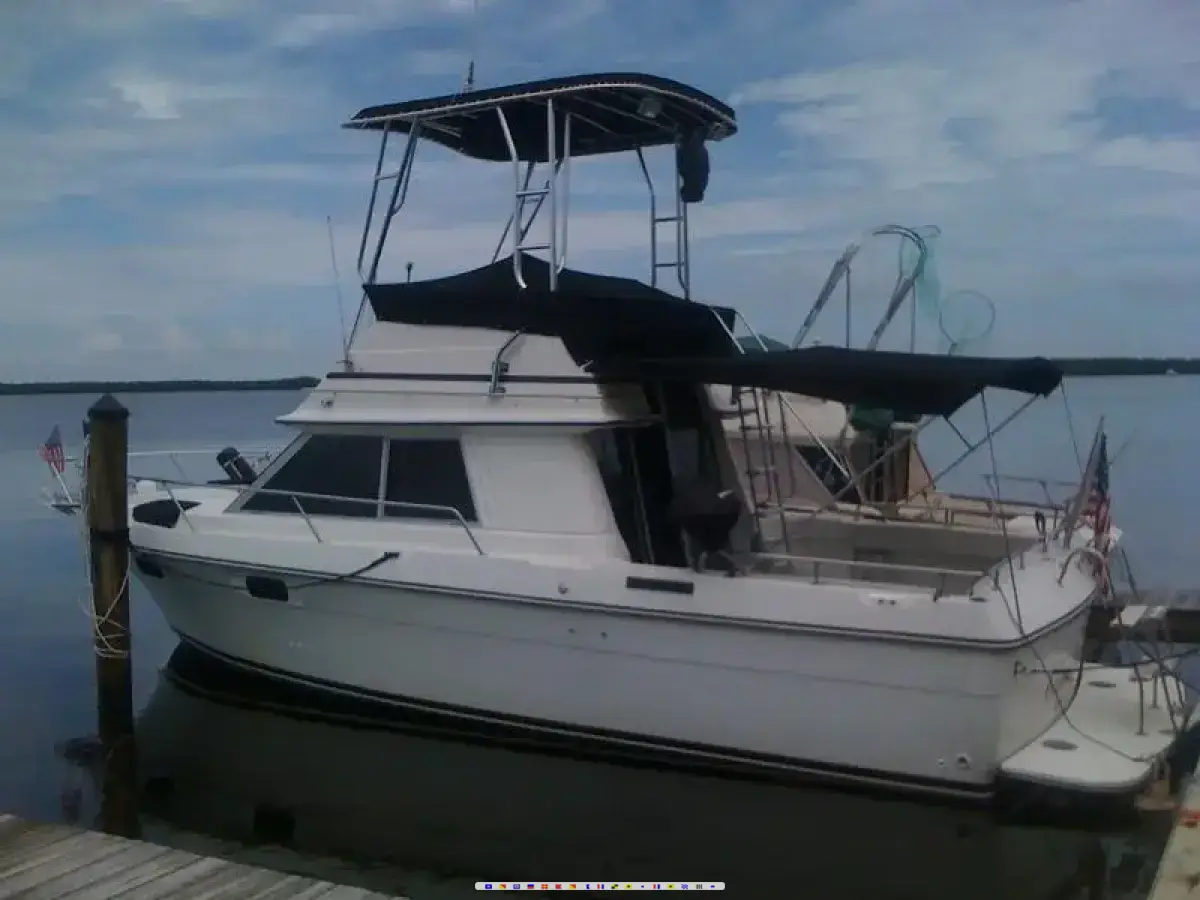 Cruisers FLY BRIDGE  CONVERTABLE 