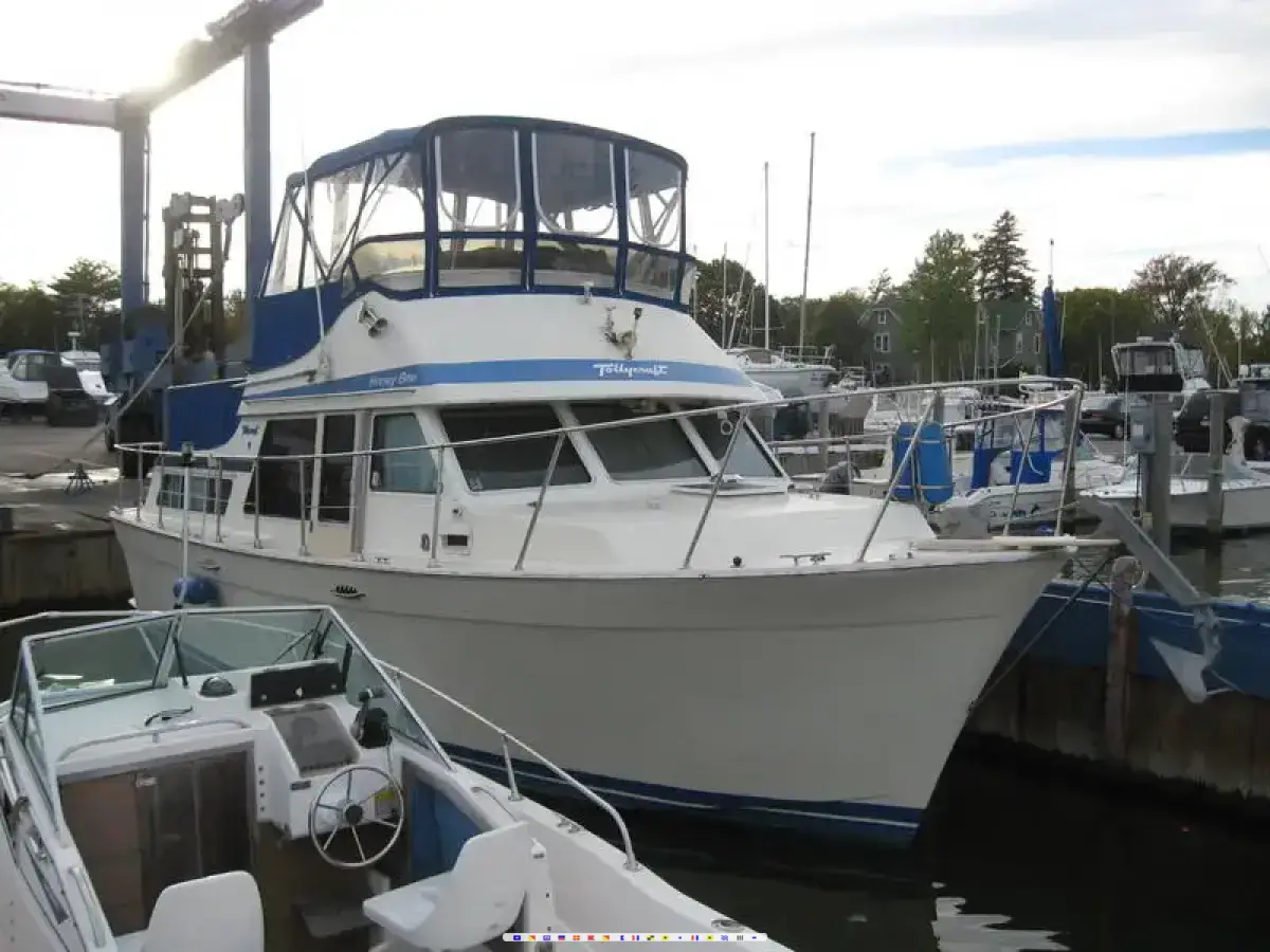 Tollycraft 34ft Tricabin 