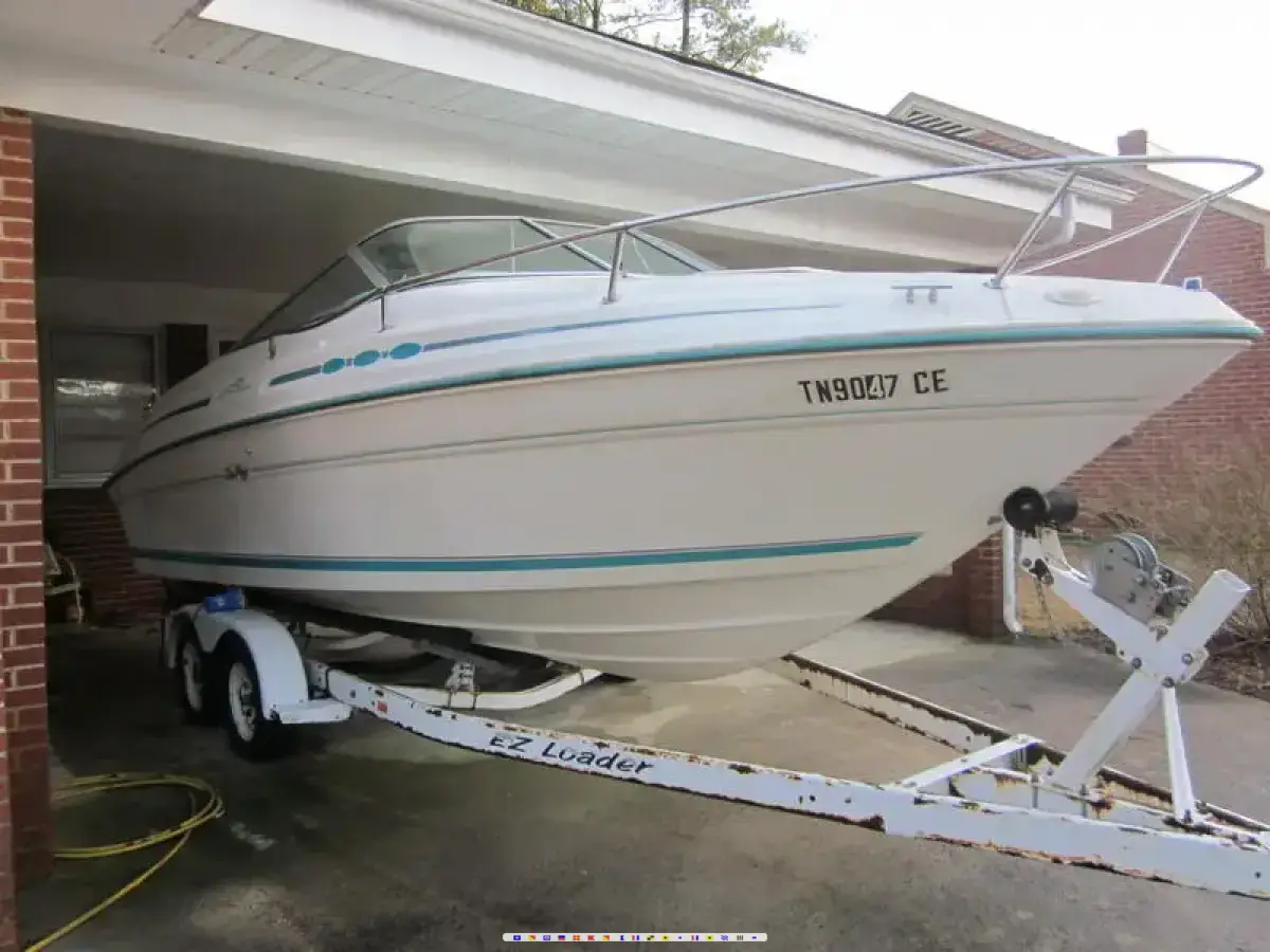 Sea Ray 215 Express Cruiser  Sea Ray 215 Express Cruiser