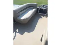Sun Tracker Party Barge DLX 18 