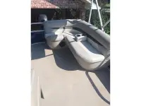 Sun Tracker Party Barge DLX 18 