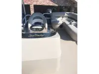 Sun Tracker Party Barge DLX 18 