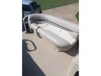 Sun Tracker Party Barge DLX 18 