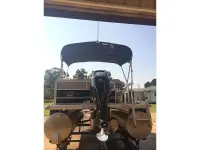Sun Tracker Party Barge DLX 18 