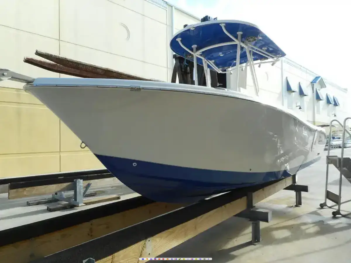 Sea Chaser 24 HFC Center Console 