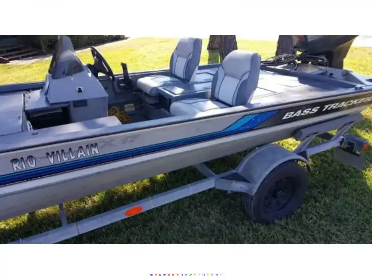 Bass Tracker X17 Photograph 2 Bass Tracker X17 Photo 2