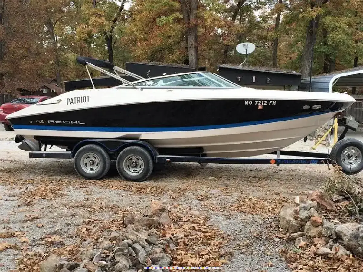Regal Runabout 2200 