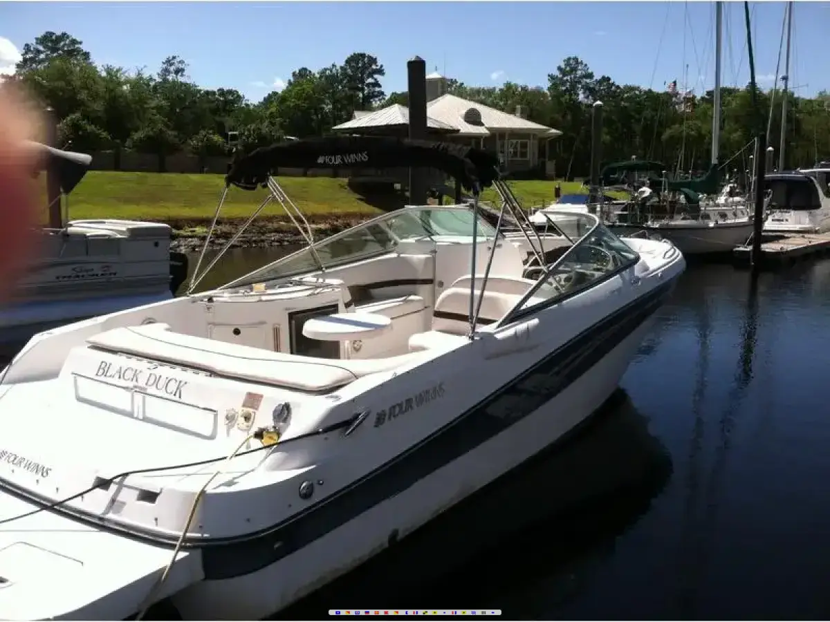 Four Winns 28 Horizon Bowrider 