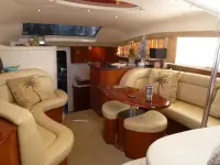 Sea Ray 390 motoryacht