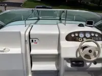 Sea Ray 215 Express Cruiser 