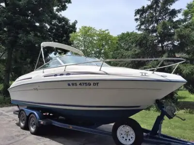 Sea Ray 215 Express Cruiser 