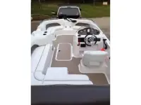 Hurricane Sundeck Sport 201 Deckboat 