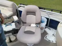 Sun Tracker DX3 Fishing Barge 