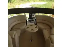 Lowe Pontoon 