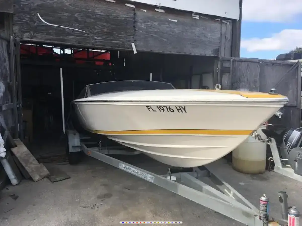 Donzi 22 Black Hawk  Donzi 22 Black Hawk