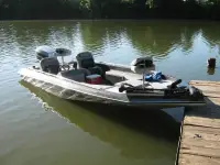 Raycraft Bass Boat