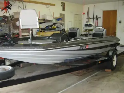 Raycraft Bass Boat 