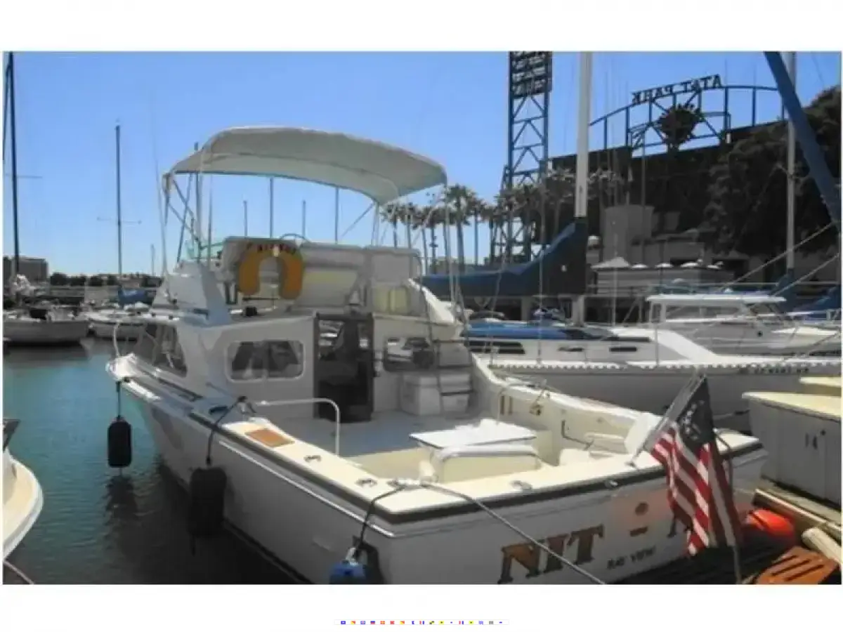 Bertram 28 Flybridge II Bertram 28 Flybridge II