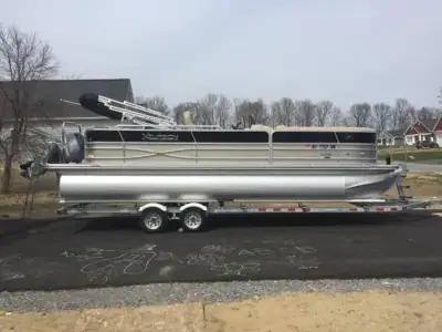 Xcursion X23c Pontoon Boat 