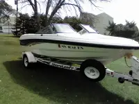 Chaparral 180SSe Sport Boat 