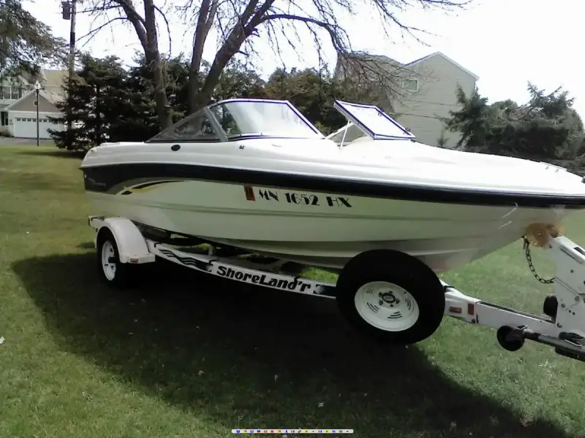 Chaparral 180SSe Sport Boat 