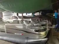 Crest 111 Pontoon