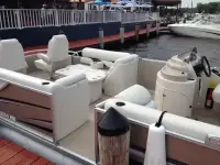 Crest 111 Pontoon