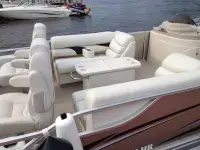 Crest 111 Pontoon