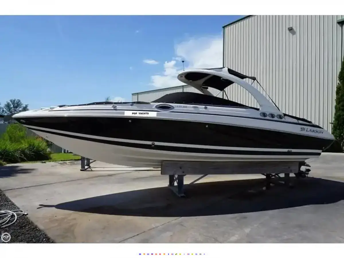 2009 Larson 288 LXI powerboat for sale in Florida