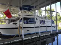 Boatel Tri Cabin 