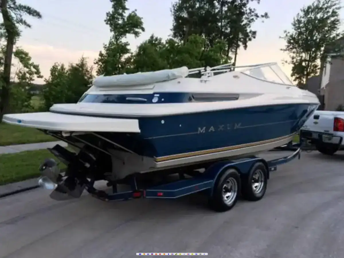 Maxum SR2300 
