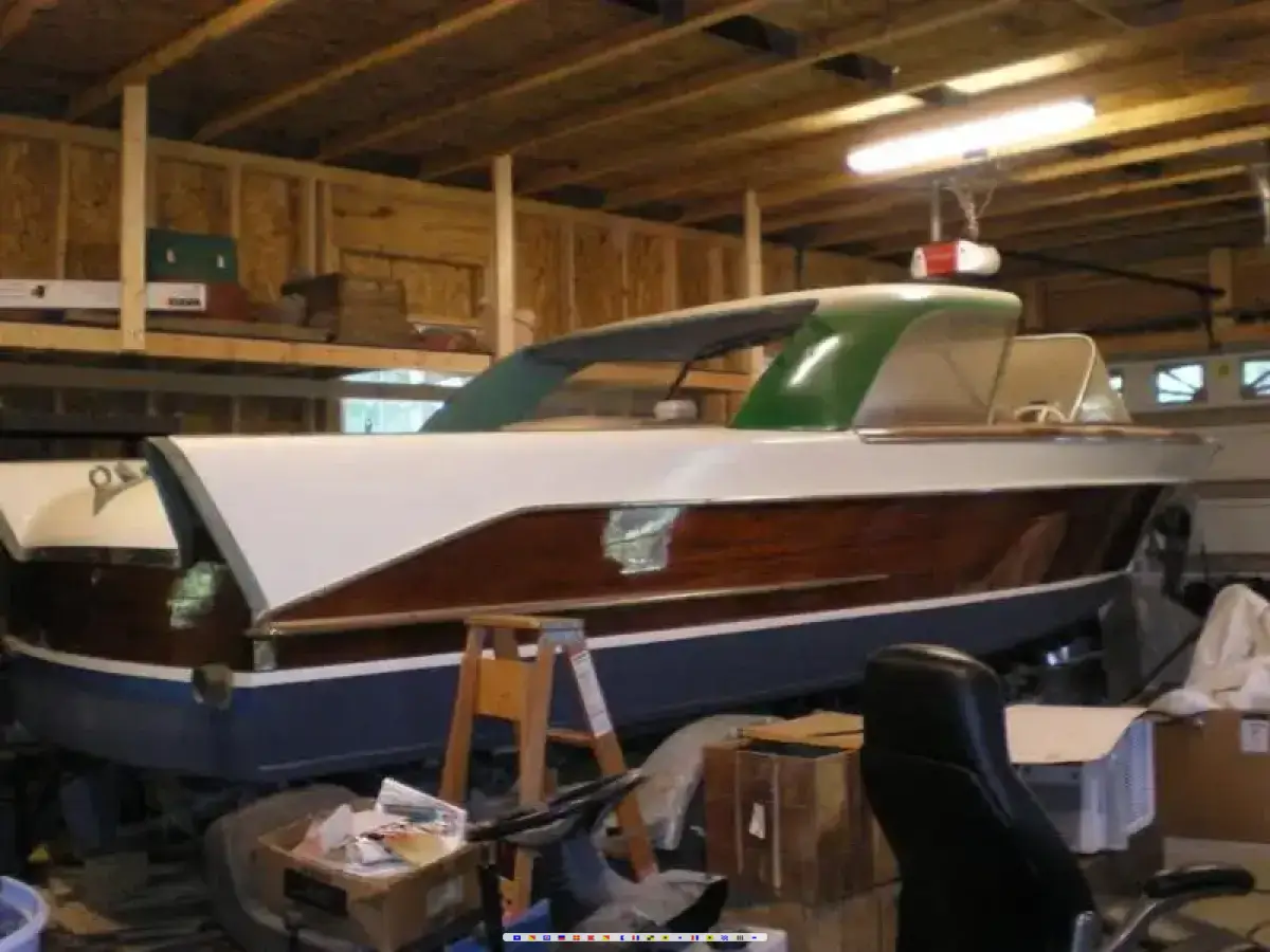 Chris Craft Continental 